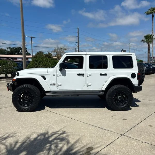 Used 2021 White Jeep Unlimited Sahara image 2