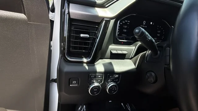 Used 2024 White GMC Denali image 22