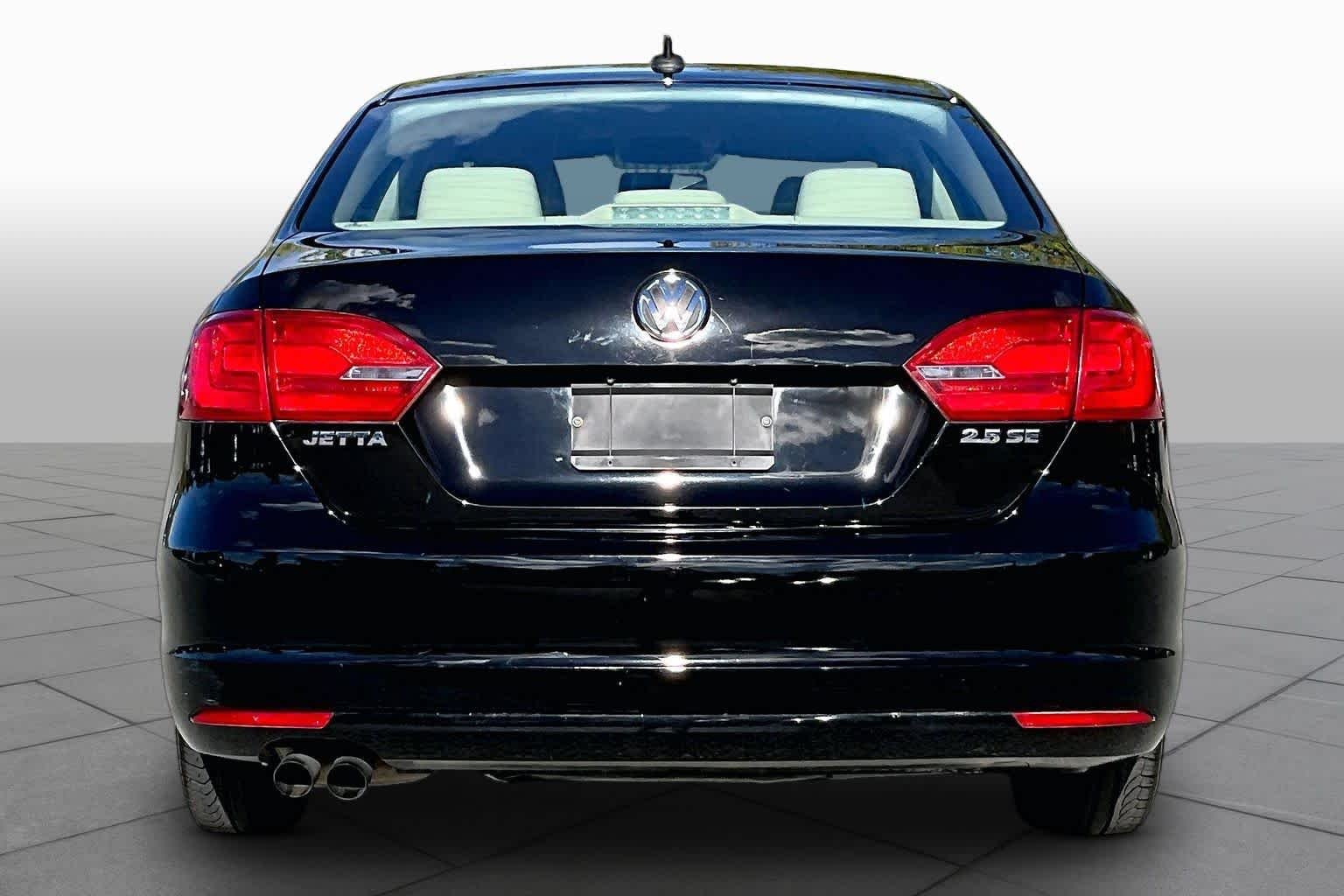 Used 2013 Black Volkswagen SE w/Convenience image 4