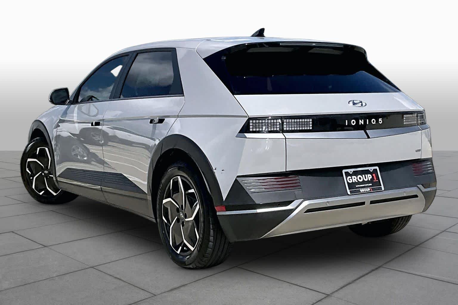 Used 2023 Cyber Gray Hyundai SEL image 11