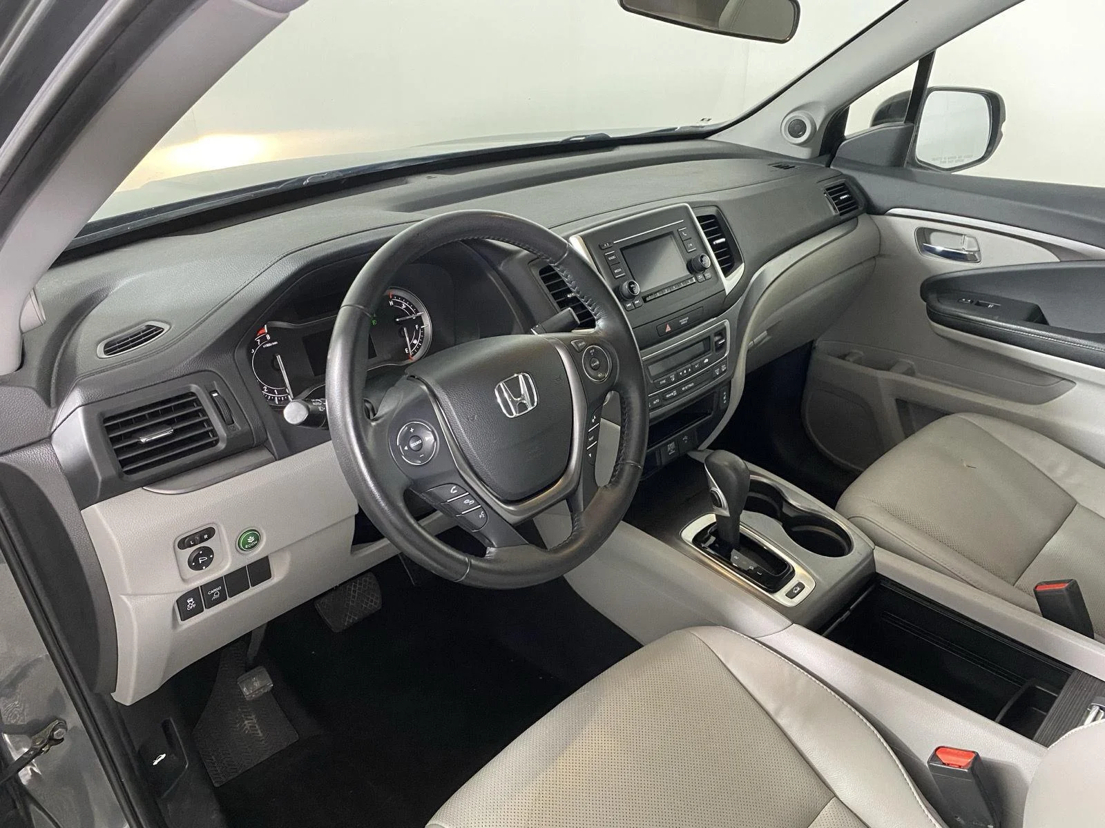 Used 2019 Forest Mist Metallic Honda RTL image 11