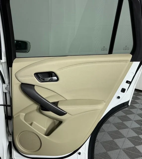 Used 2013 White Diamond Pearl Acura Technology Package image 26