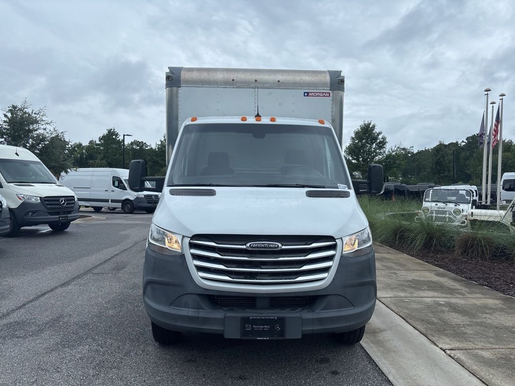Used 2021  Freightliner w/ 16