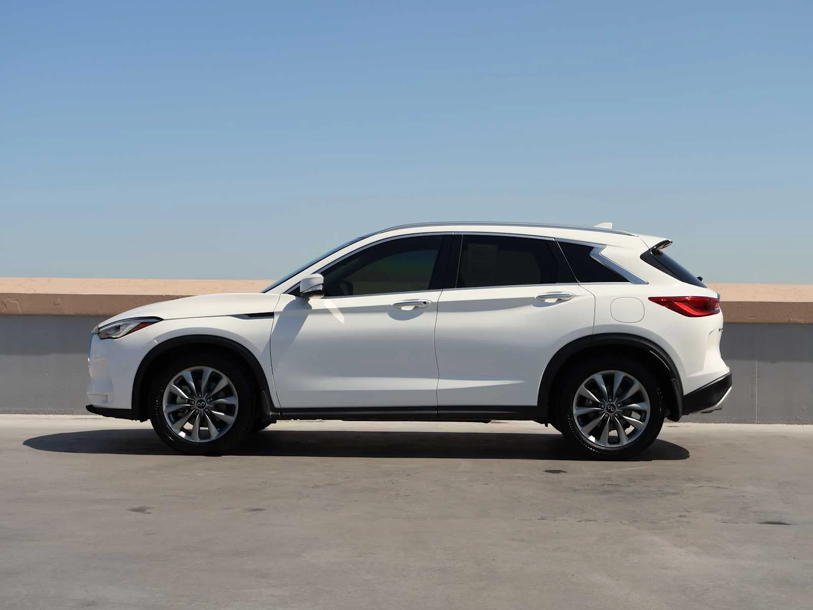 Certified Used 2021 Lunar White INFINITI LUXE image 5