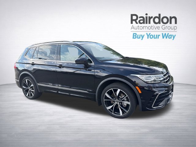 Used 2023 Deep Black Volkswagen SEL R-Line image 1