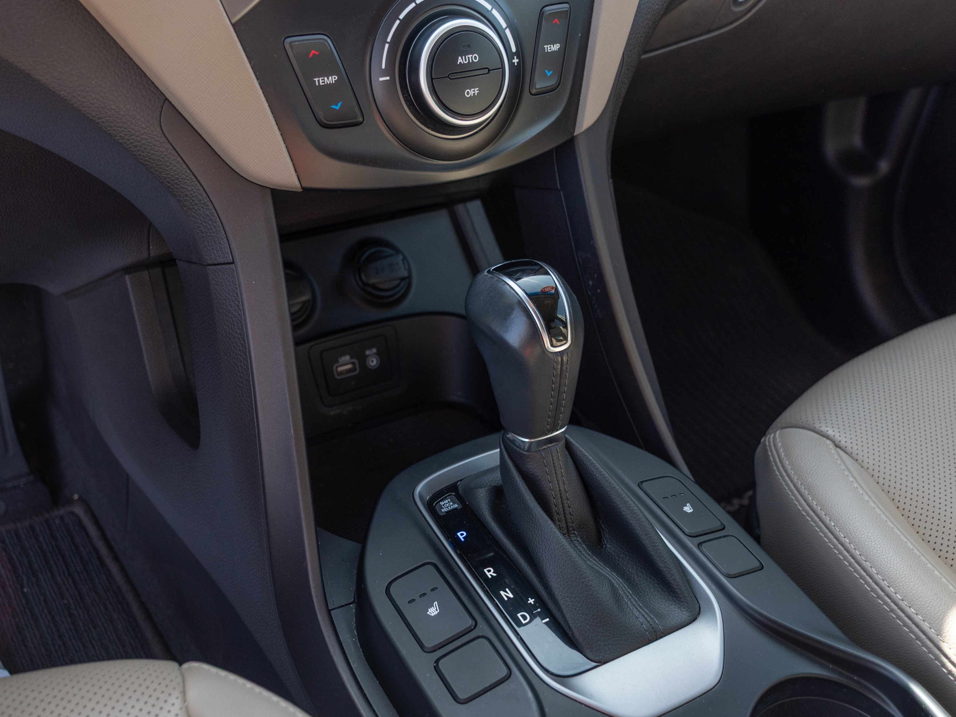 2017 Hyundai Santa Fe Limited - Photo 15