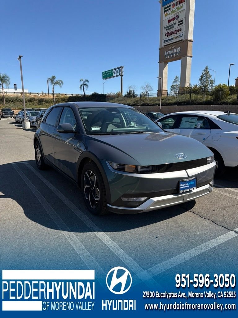 Certified Used 2024 Green Hyundai SE Standard Range image 1