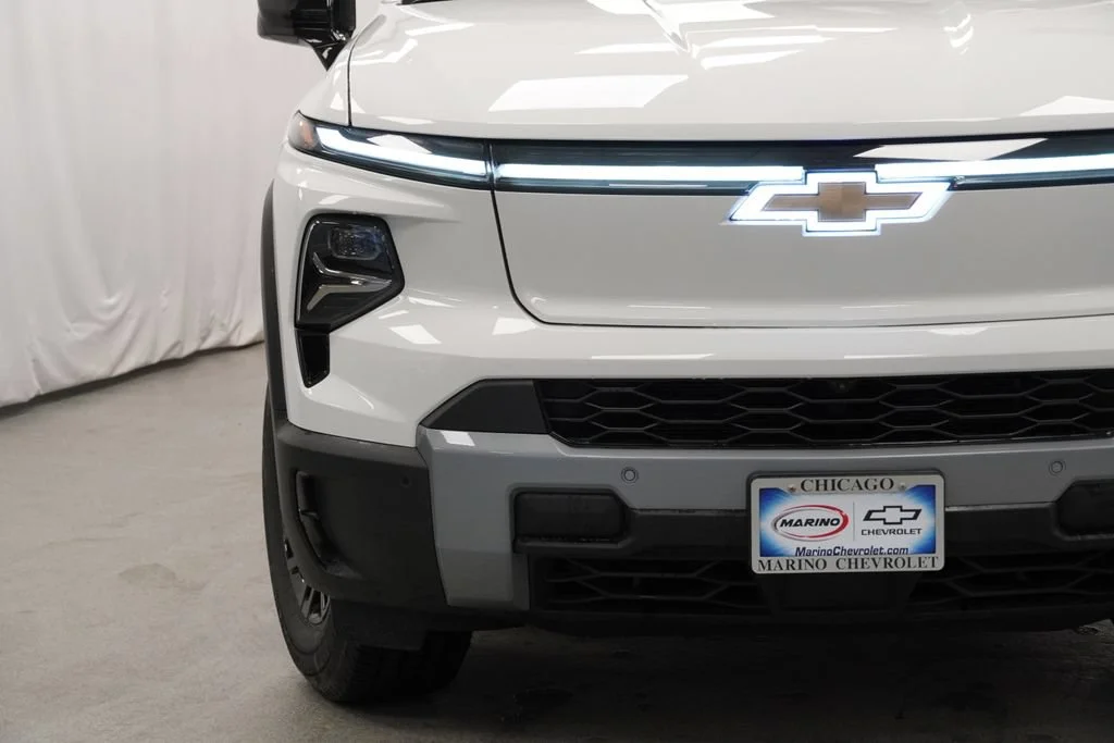 New 2026 Summit White Chevrolet LT - Extended Range image 30