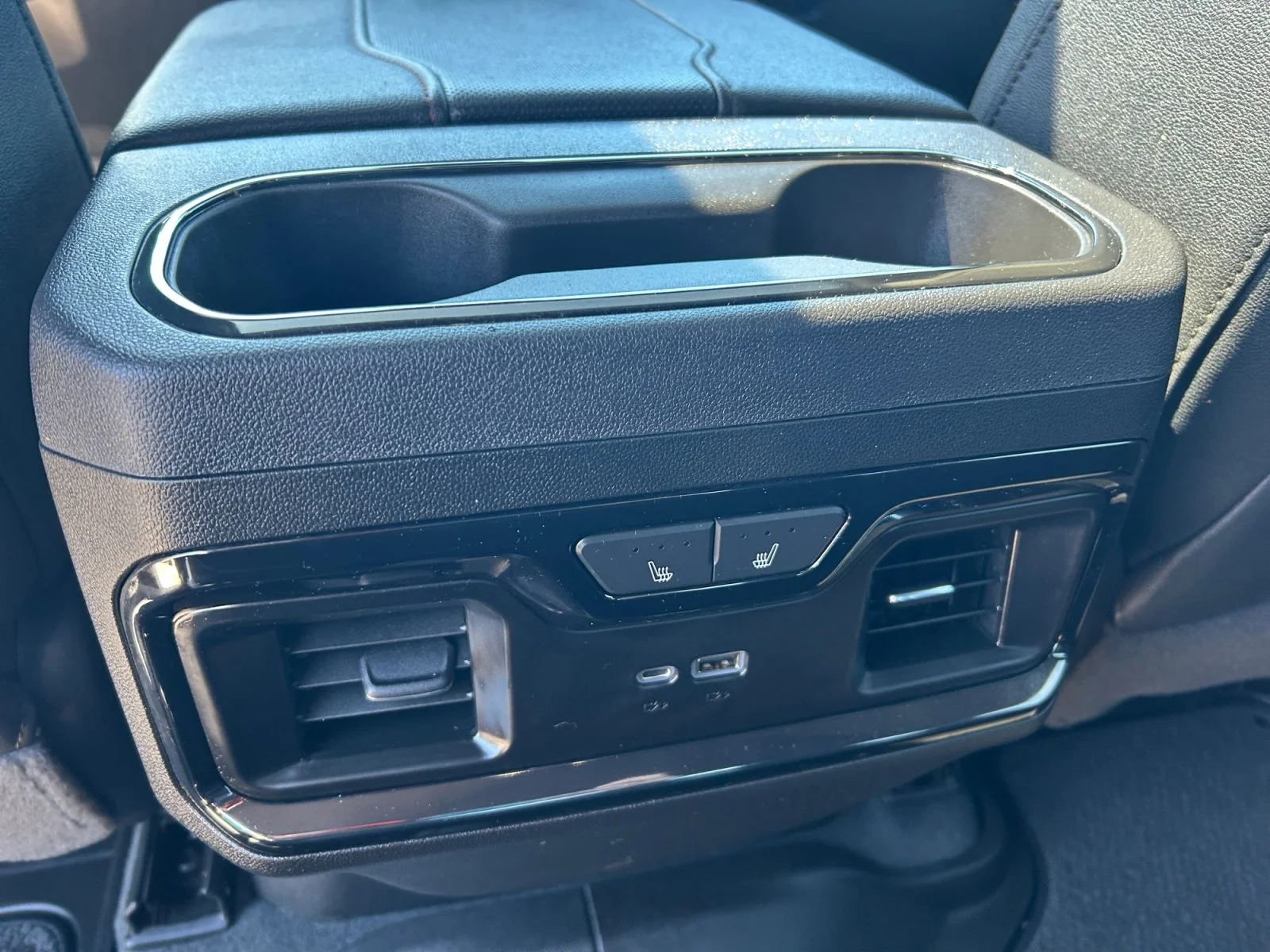Used 2023 White GMC AT4 Crew Cab image 20