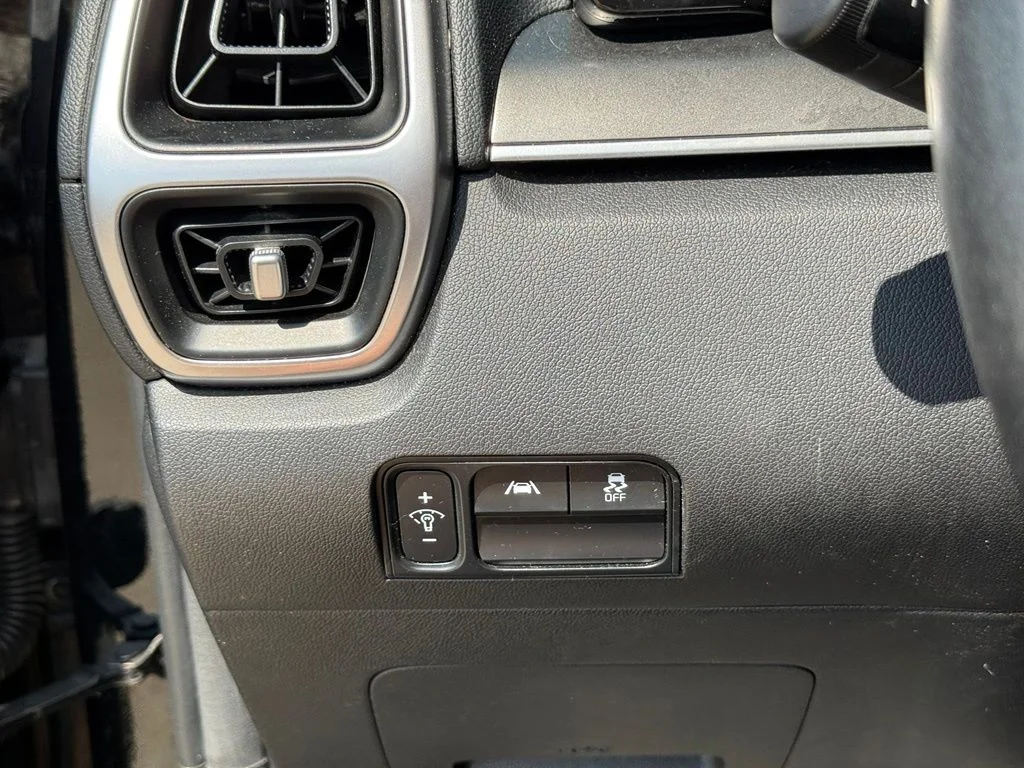 Used 2021 Black Kia S image 18