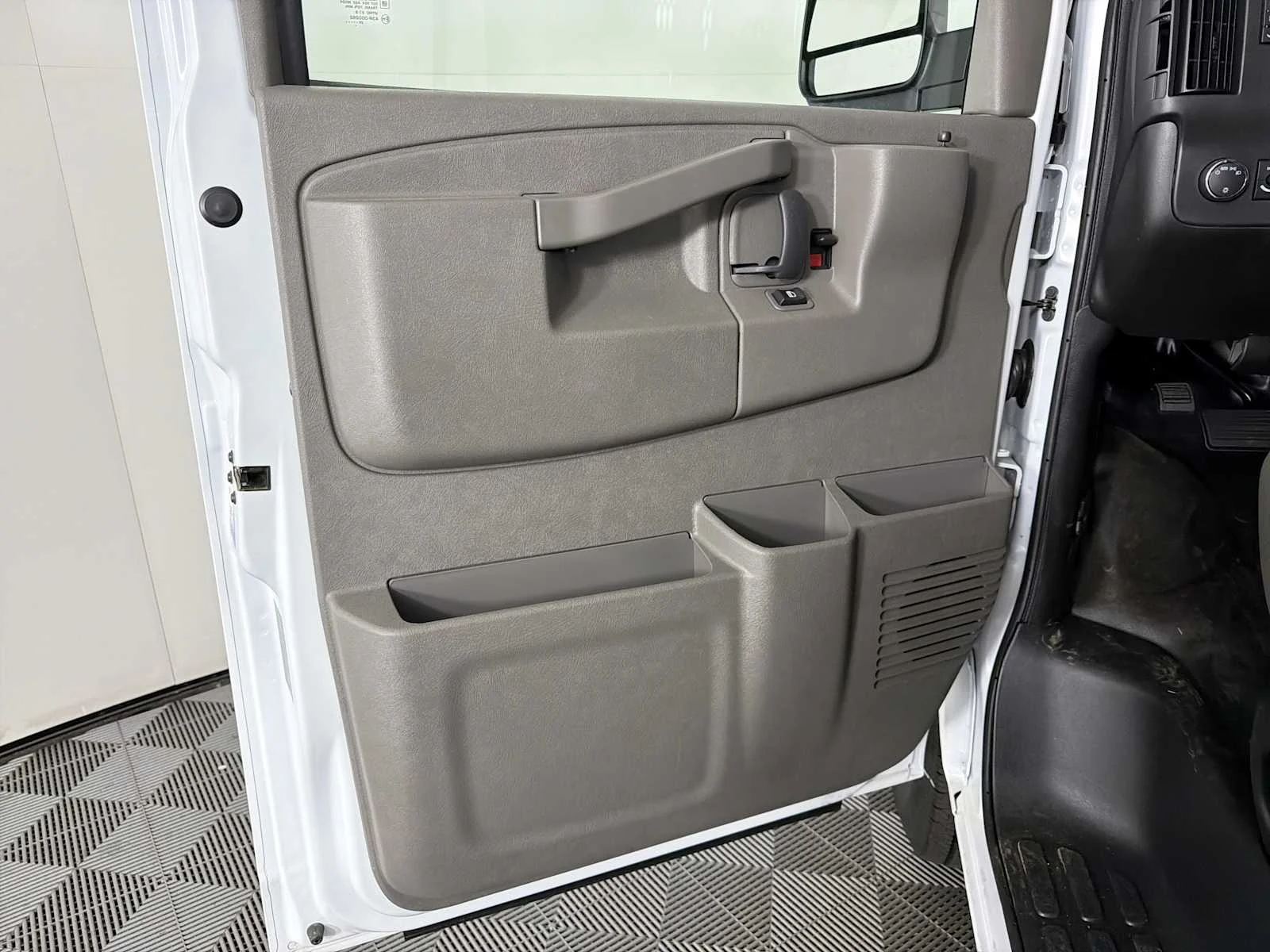 2025 GMC Savana Cargo Work Van - Photo 9