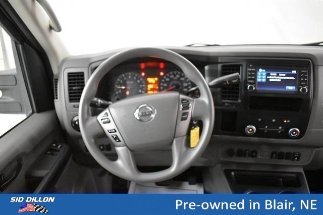 Used 2018 Glacier White Nissan SL image 4