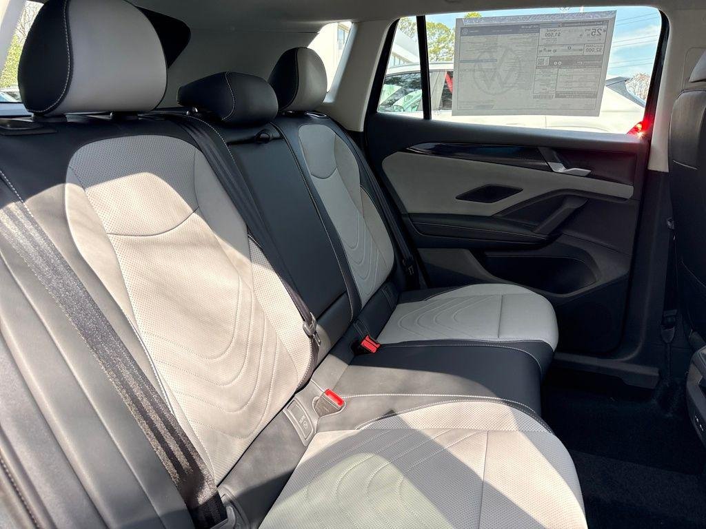 New 2026 Platinum Gray Metallic Volkswagen 2.0T SE image 26
