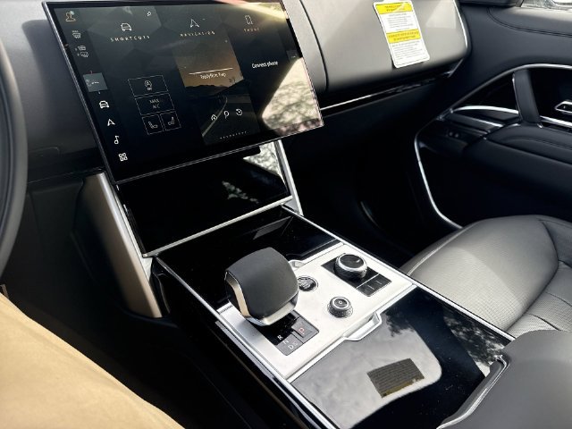 New 2027 Eiger Grey Land Rover SE image 15