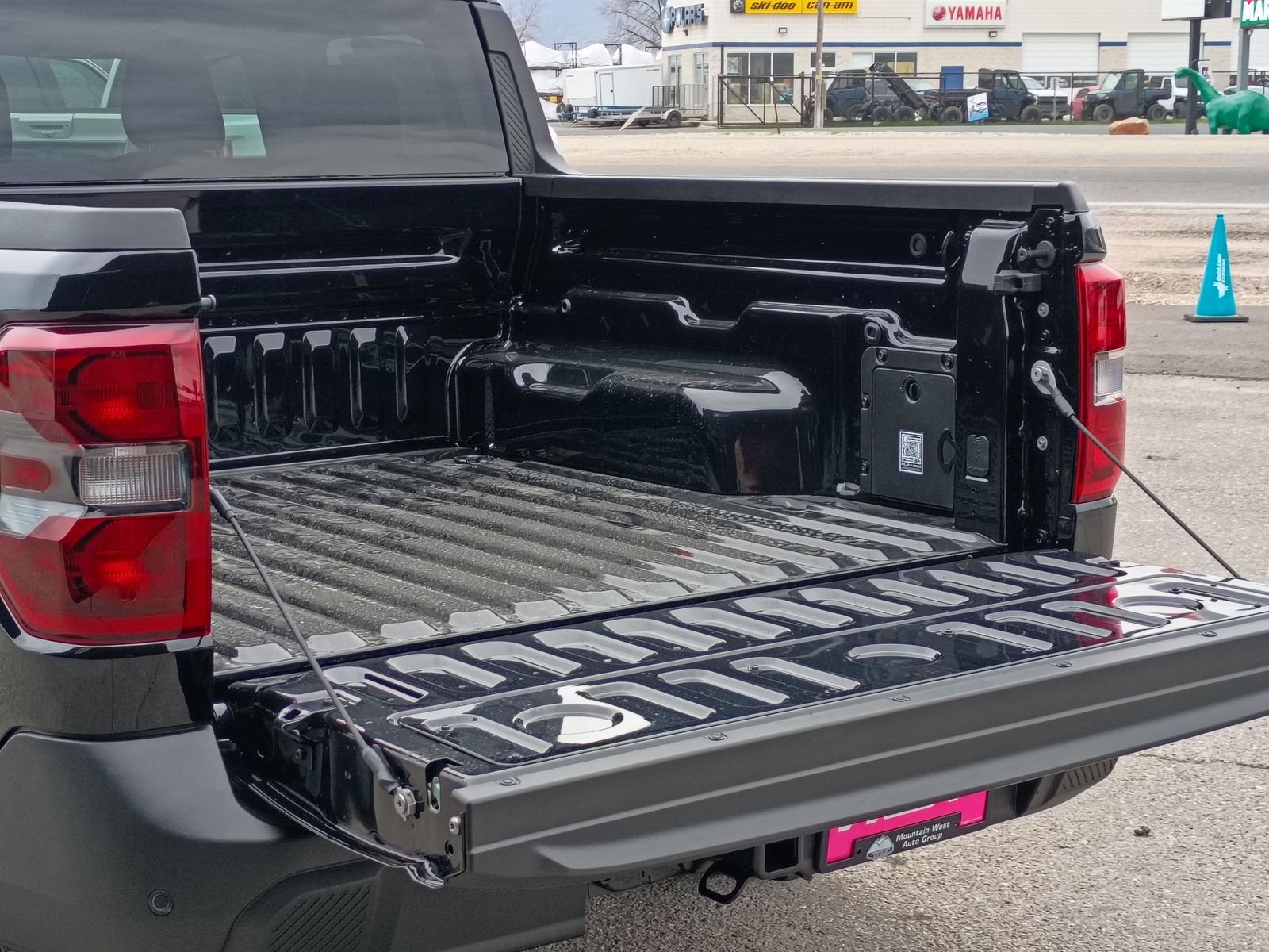New 2026 Shadow Black Ford XLT image 9