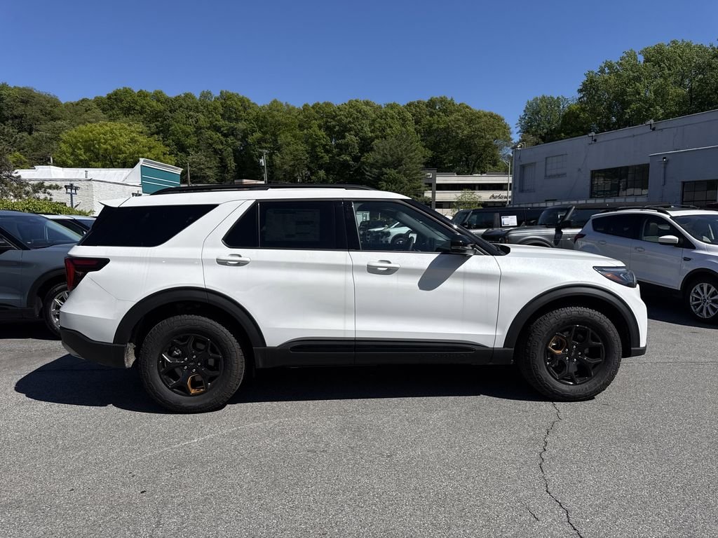 New 2026 Star White Metallic Tri-Coat Ford Tremor® image 3