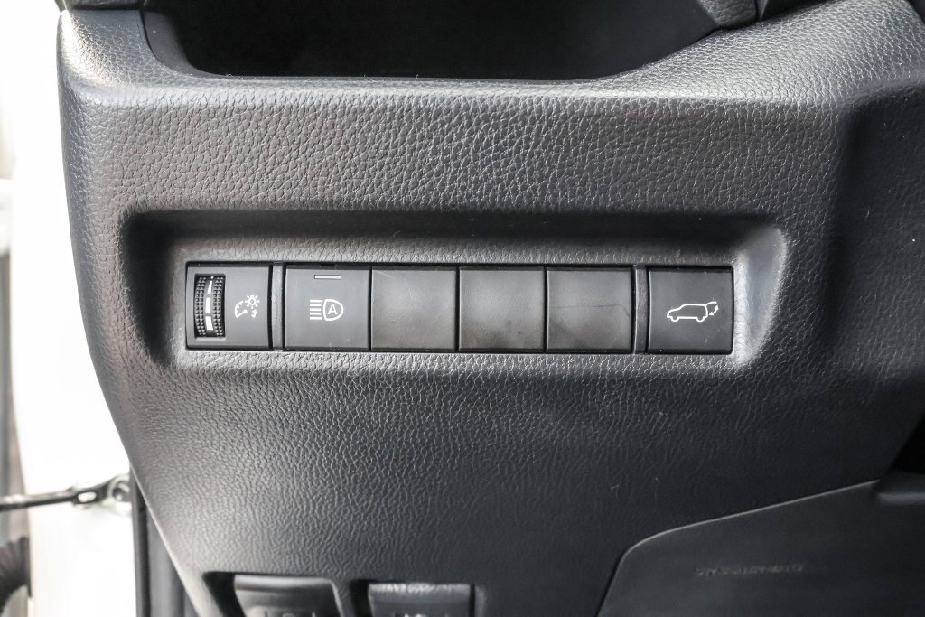 Used 2020 White Toyota XLE image 19