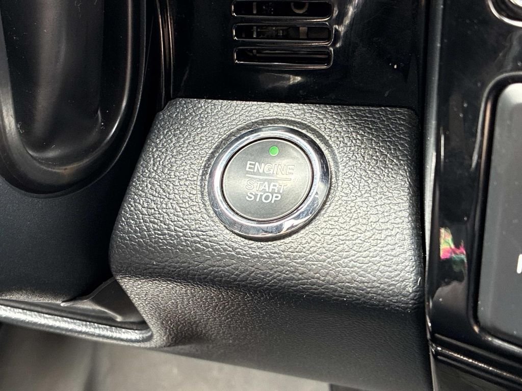 Used 2022 White Ford Lariat image 29
