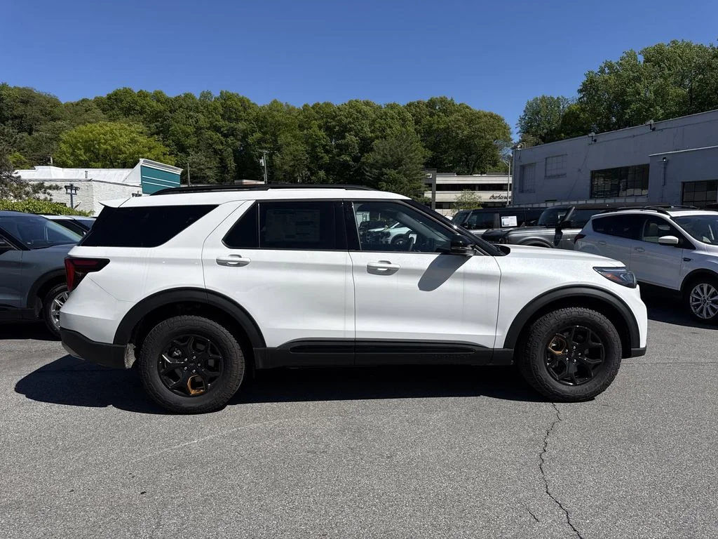 New 2026 White Ford Tremor image 3