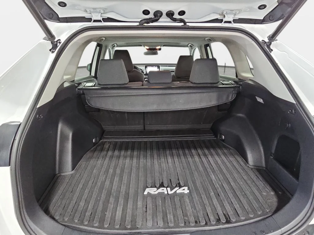 Used 2019 White Toyota XLE image 14