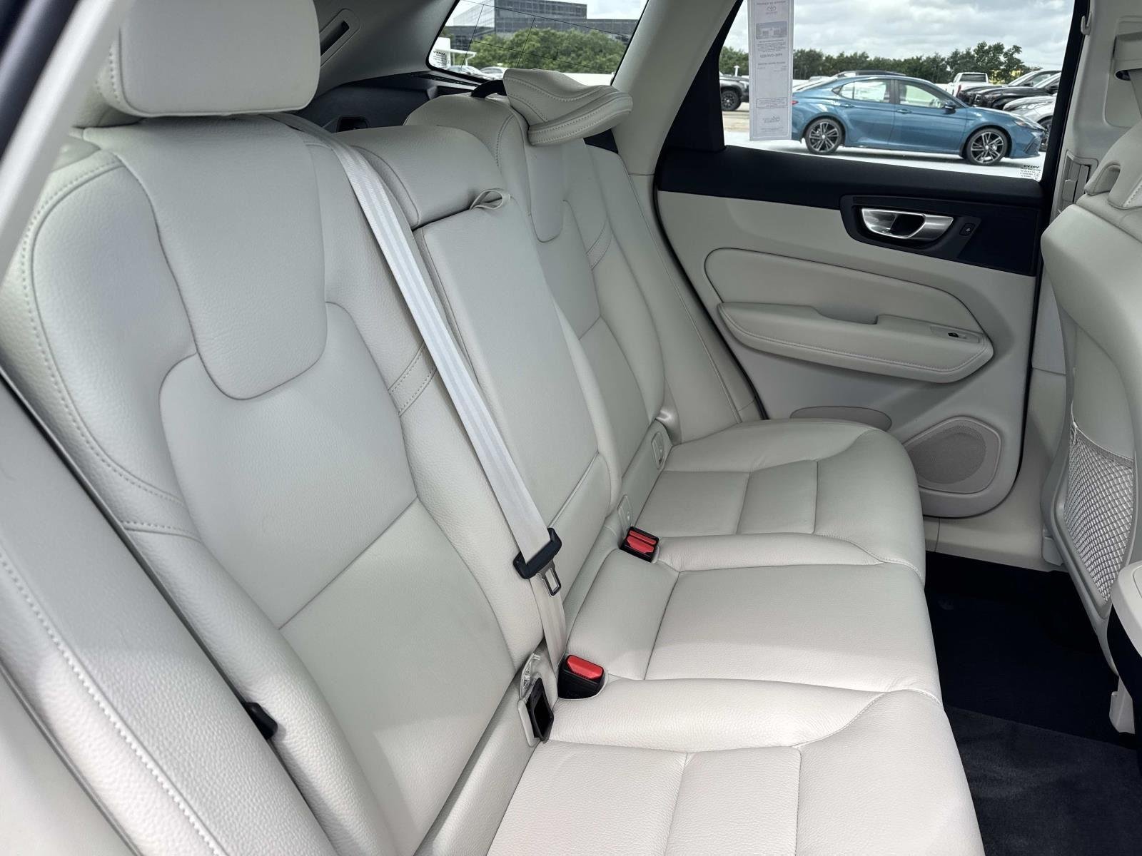 Used 2024 Vapour Grey Metallic Volvo Plus Dark Theme image 8