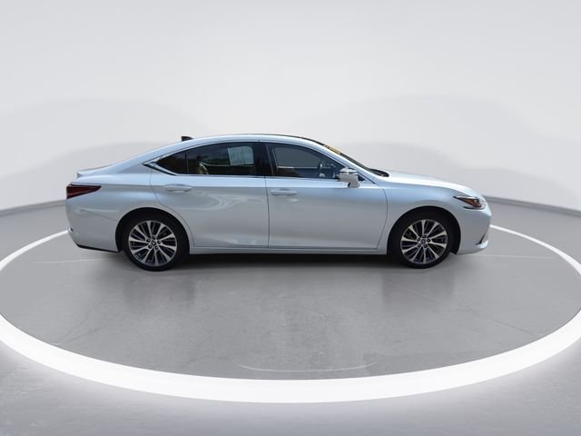 Used 2019 White Lexus 350 Luxury image 9