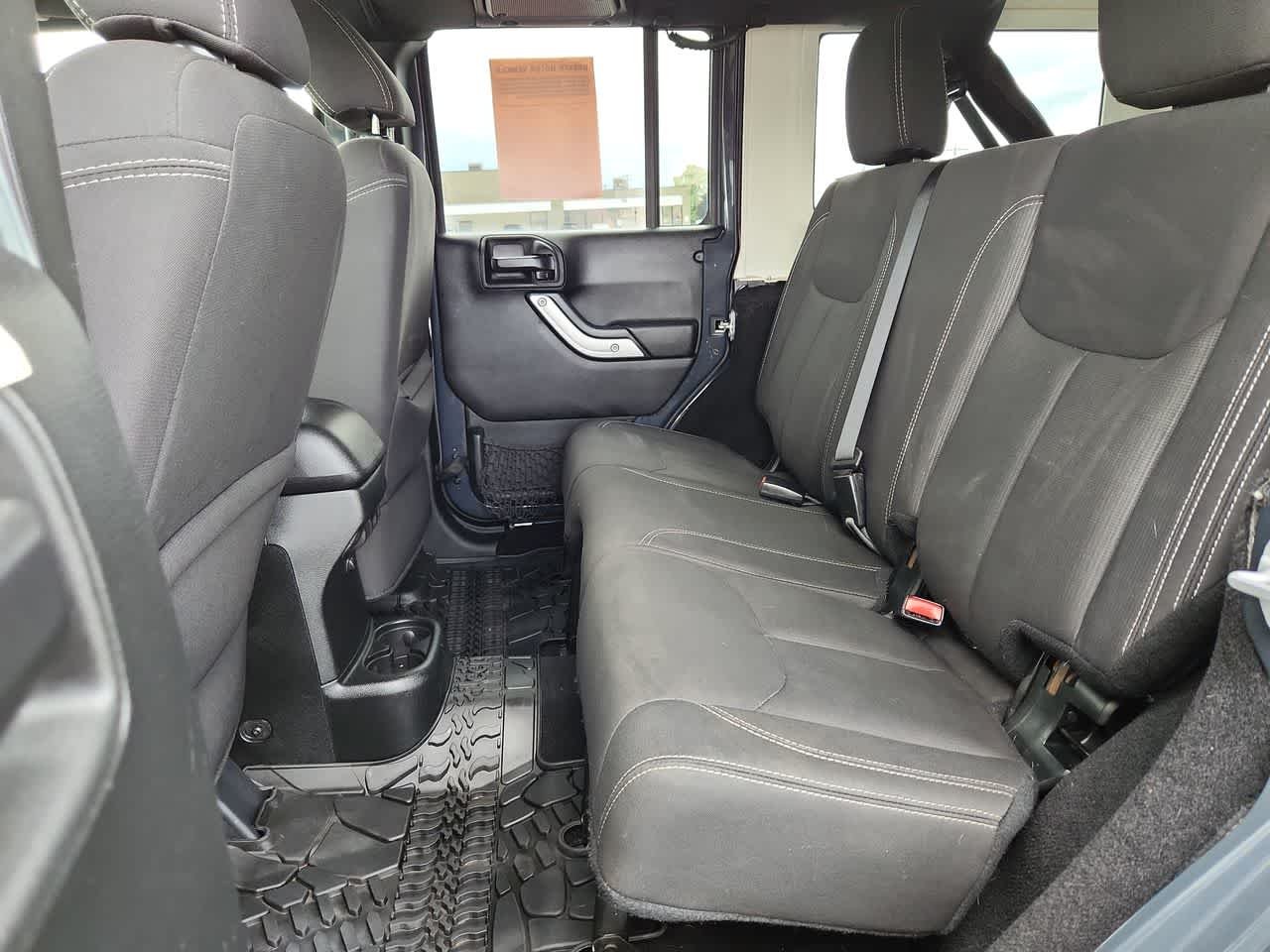 Used 2017  Jeep Sahara image 14