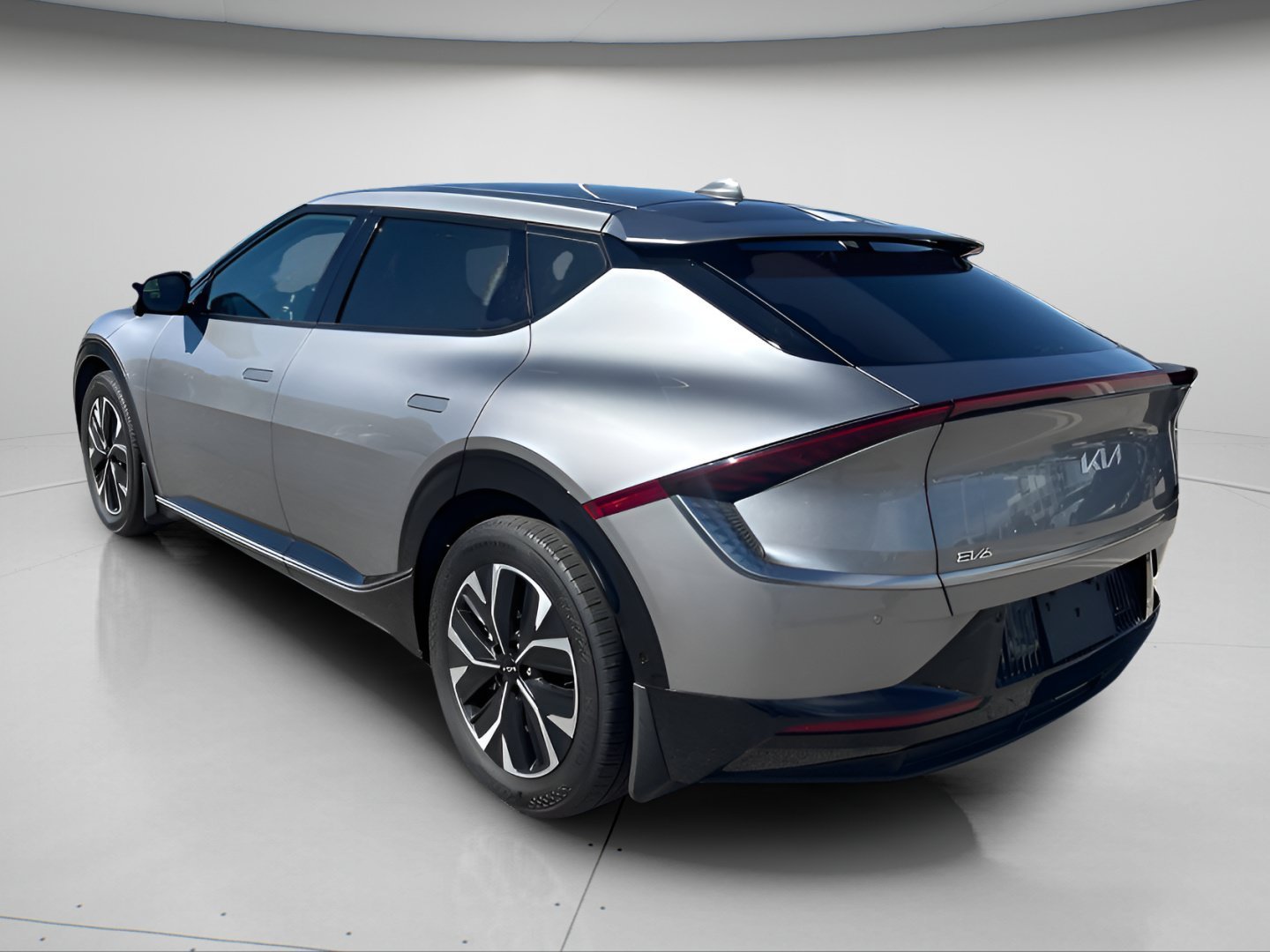 Used 2023 Steel Gray Kia Wind image 9