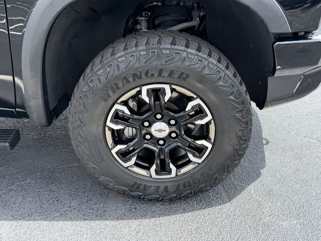 Used 2024 Black Chevrolet ZR2 image 19