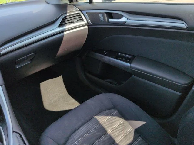Used 2016 Oxford White Ford SE image 16