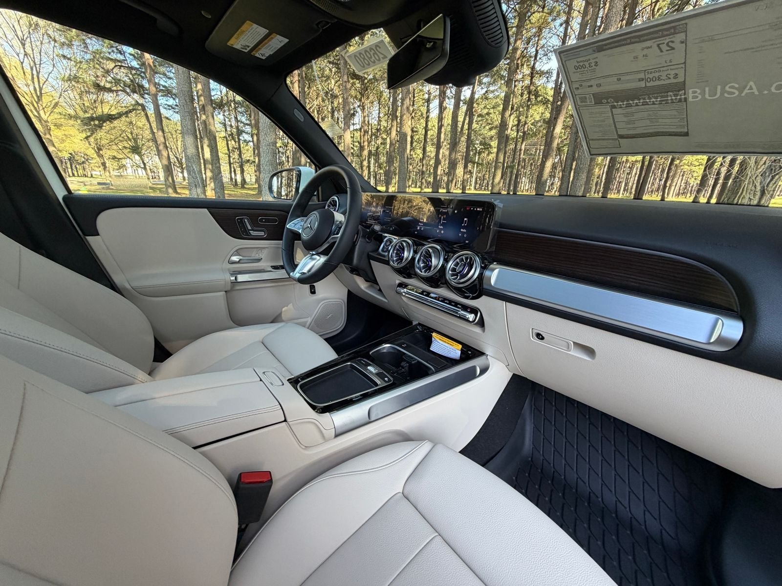 New 2026 Polar White Mercedes-Benz GLB 250 image 18