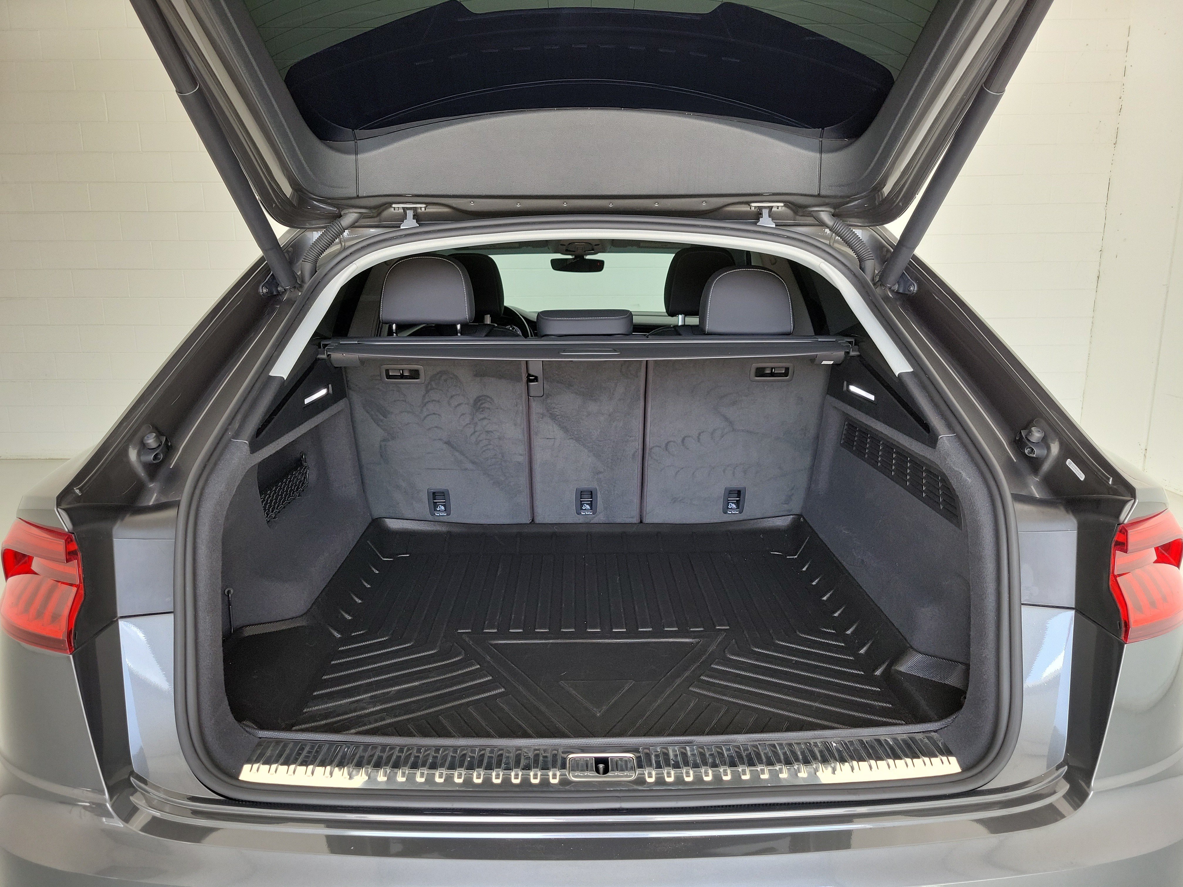 Used 2019 Gray Metallic Audi 3.0T Premium image 9