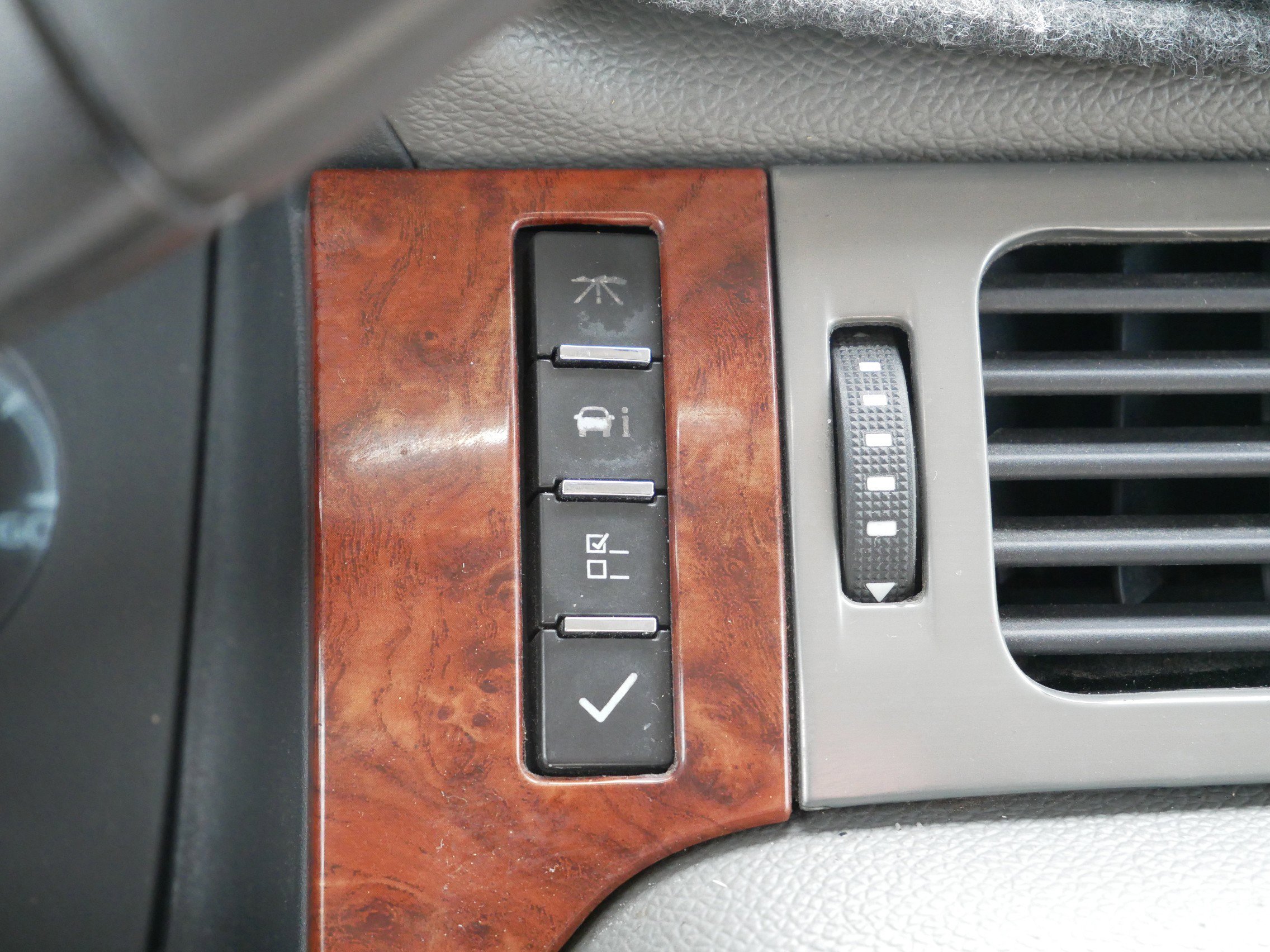 Used 2008 Black Chevrolet LT w/2LT image 26