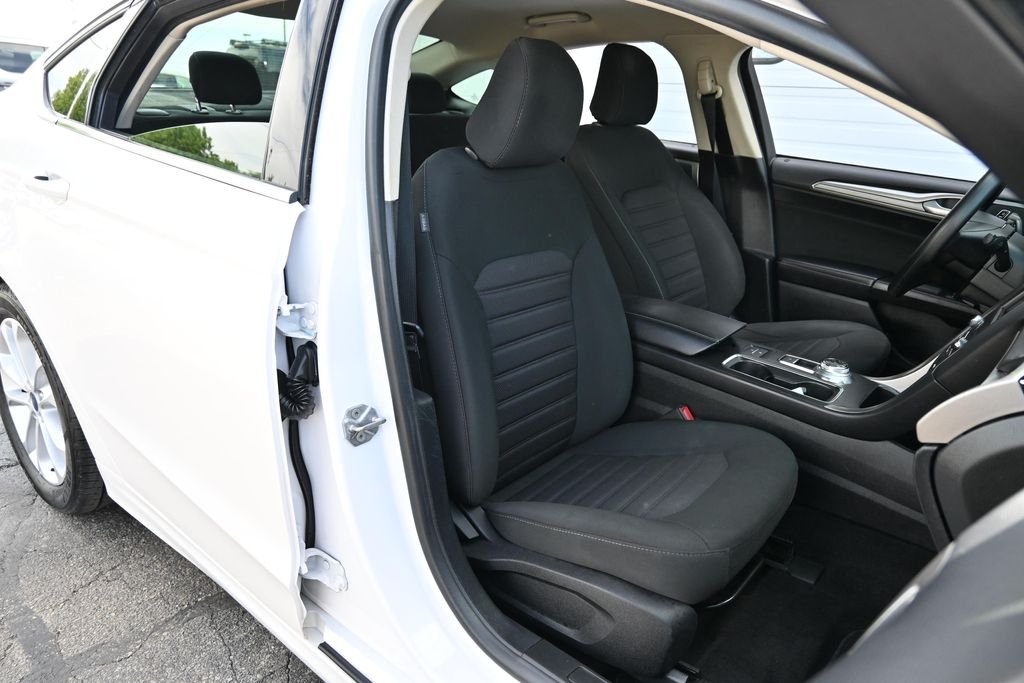 Certified Used 2020 White Platinum Clearcoat Metallic Ford SE image 22