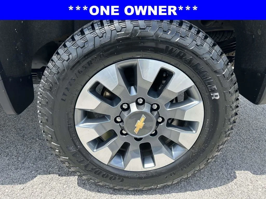 Used 2022 Silver Ice Metallic Chevrolet LT image 10