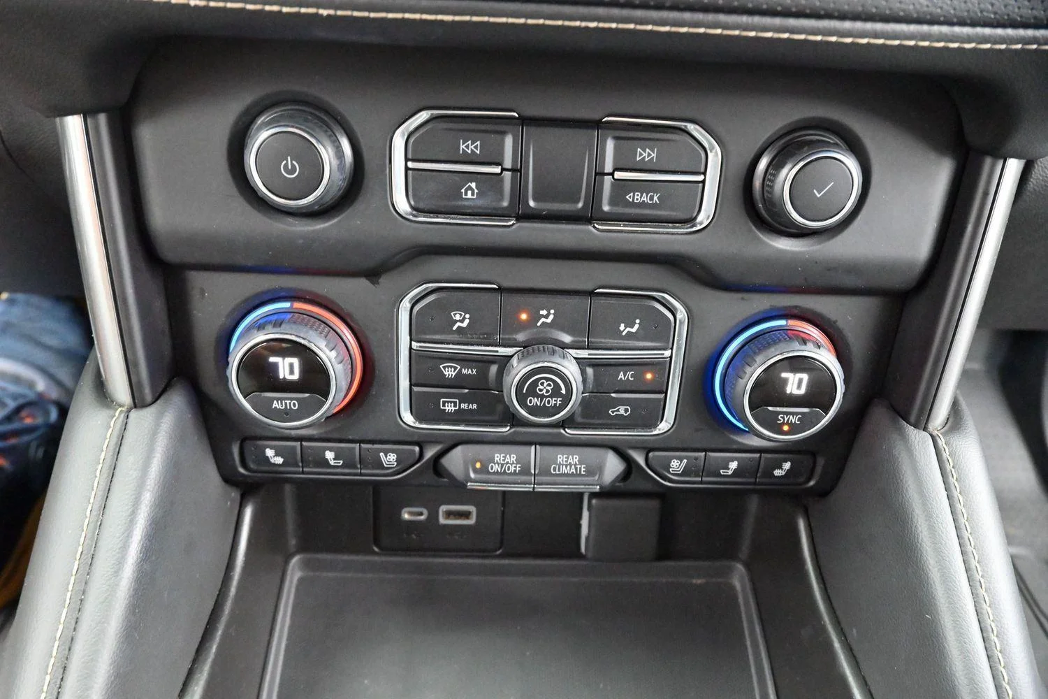 Used 2021 BLACK Chevrolet Premier image 27