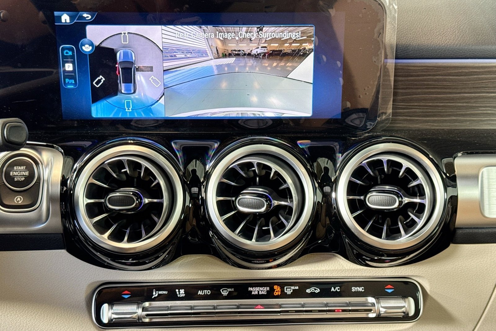 New 2026 Polar White Mercedes-Benz GLB 250 image 13
