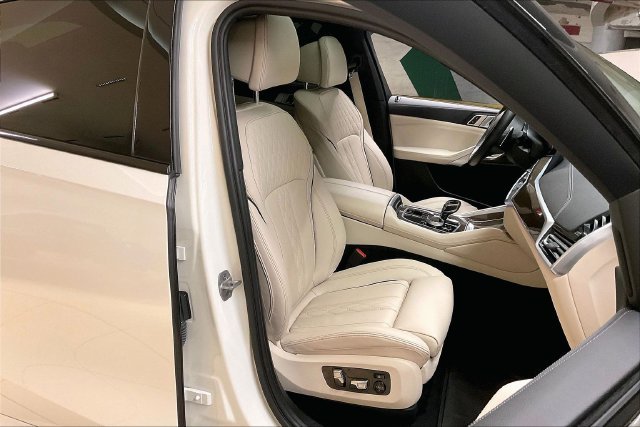 Used 2022 White BMW xDrive40i image 6