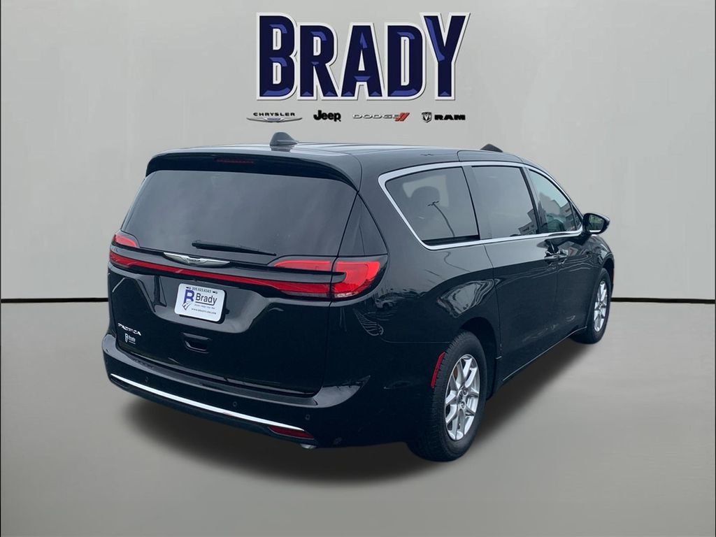 Used 2025 Black Chrysler Select image 7