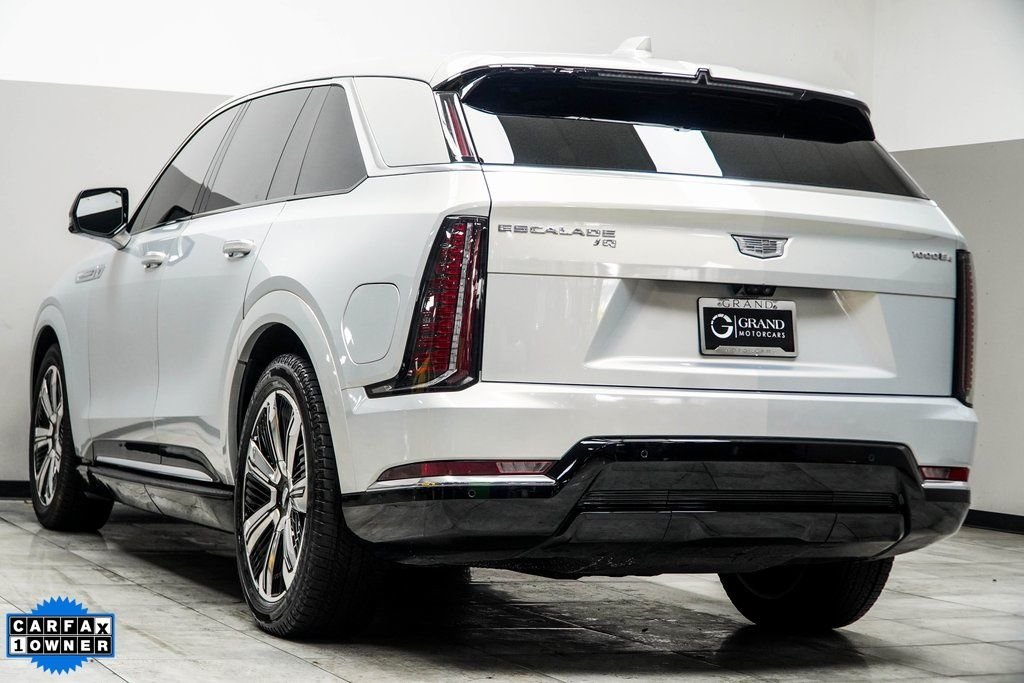 Used 2025 Silver Cadillac Luxury 2 image 10