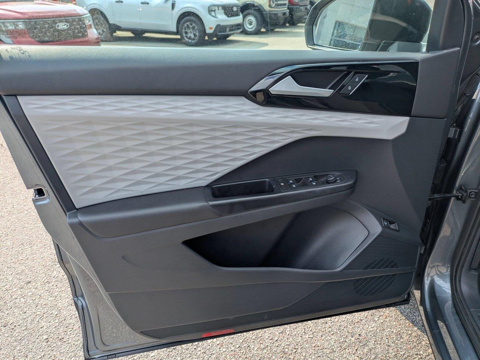 Used 2023 Platinum Gray Metallic Volkswagen S image 11