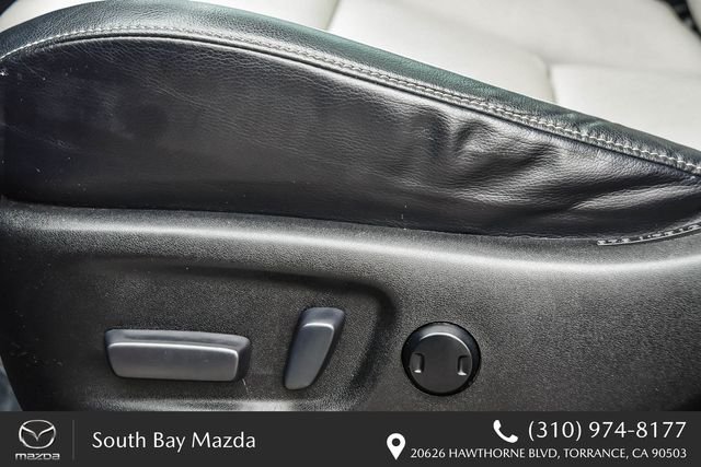 Used 2017 Blue Toyota Platinum image 22
