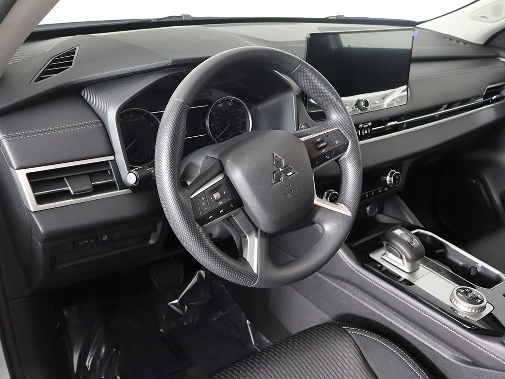 New 2026 White Mitsubishi ES image 27