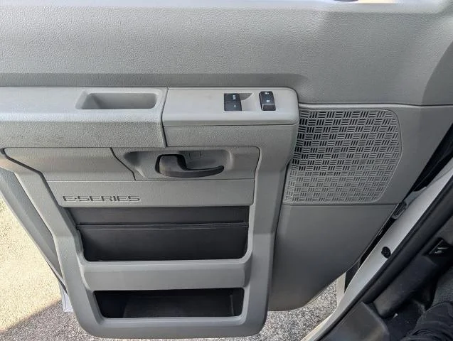 New 2026 Oxford White Ford E-350 SRW image 27