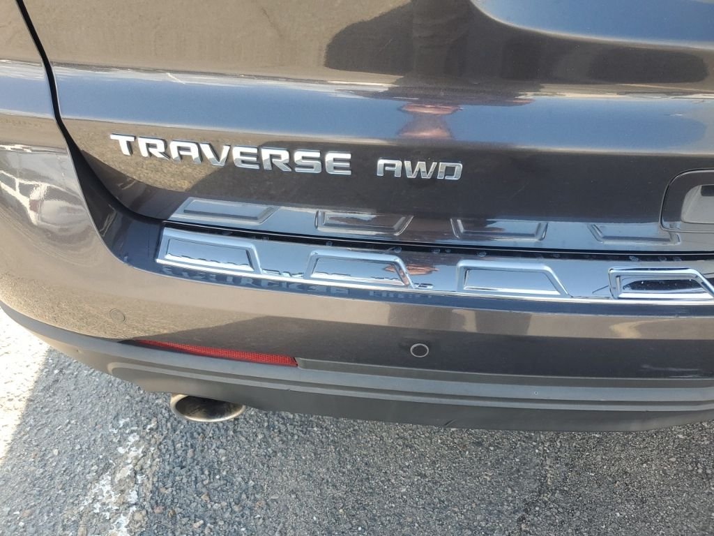 Used 2017 Gray Chevrolet Premier image 5