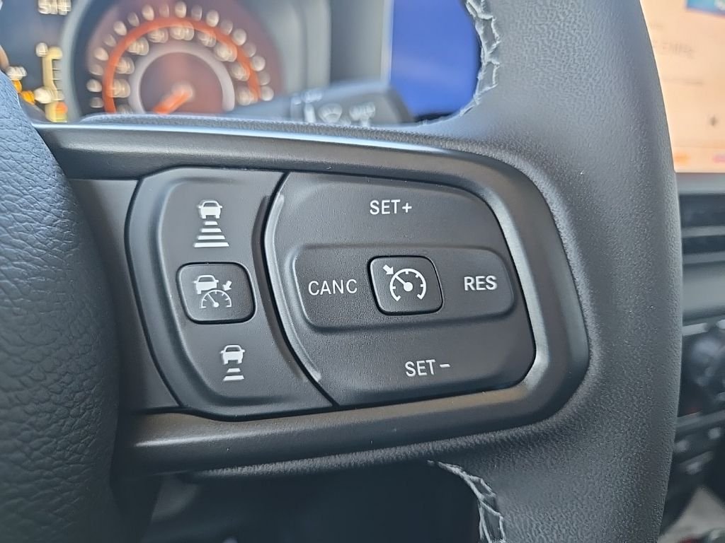New 2026 Bright White Clear-Coat Exterior Paint Jeep Sahara image 45
