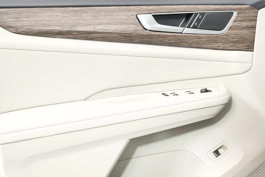 New 2026 Opal White Pearl Volkswagen 2.0T SEL image 6