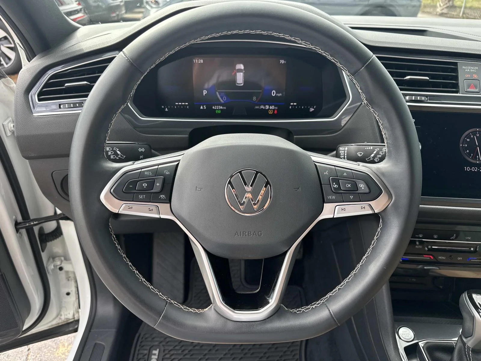 Used 2024 White Volkswagen SE image 14