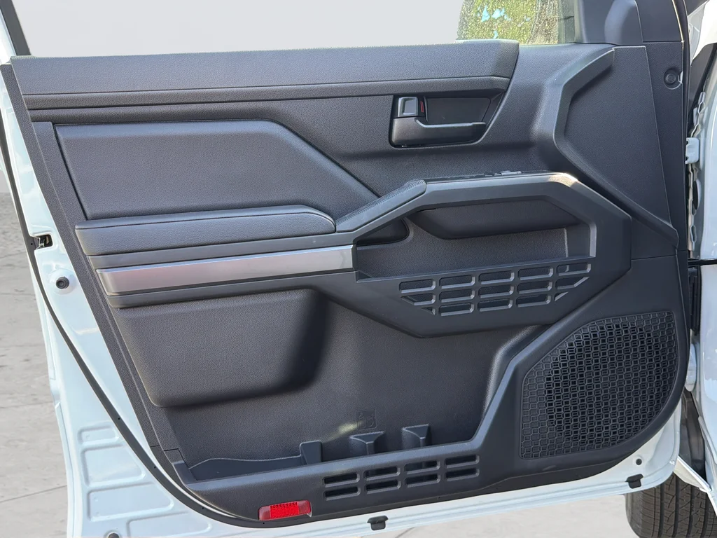 2026 Toyota Tacoma SR5 - Photo 11