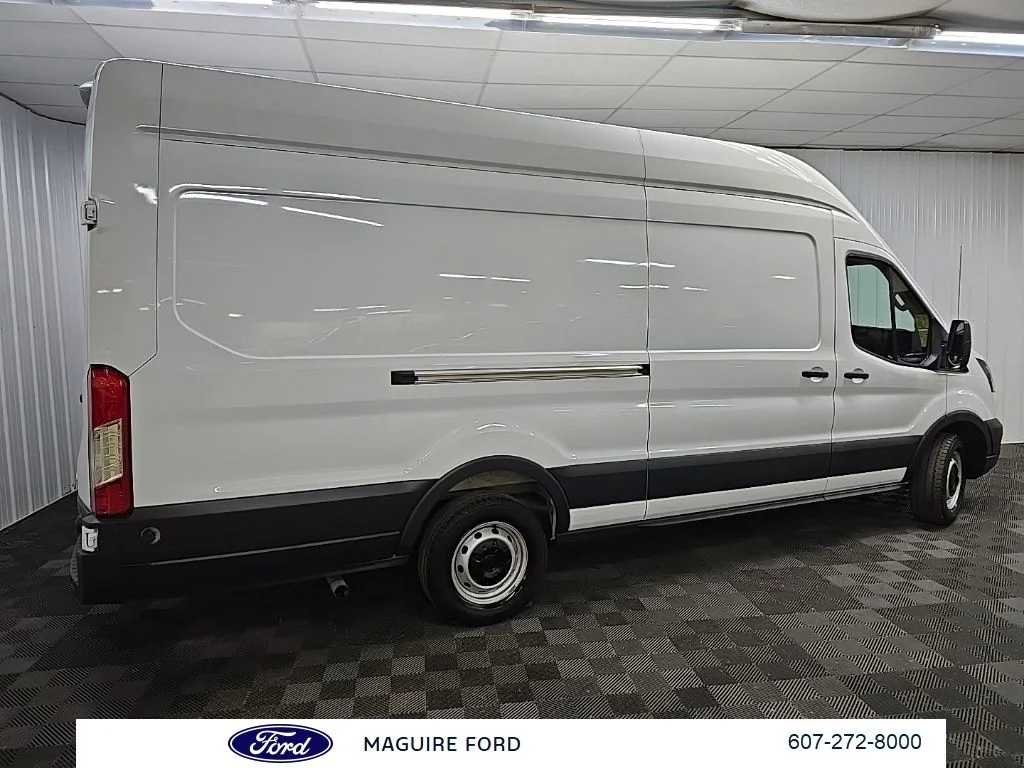 Used 2025 White Ford Base image 3